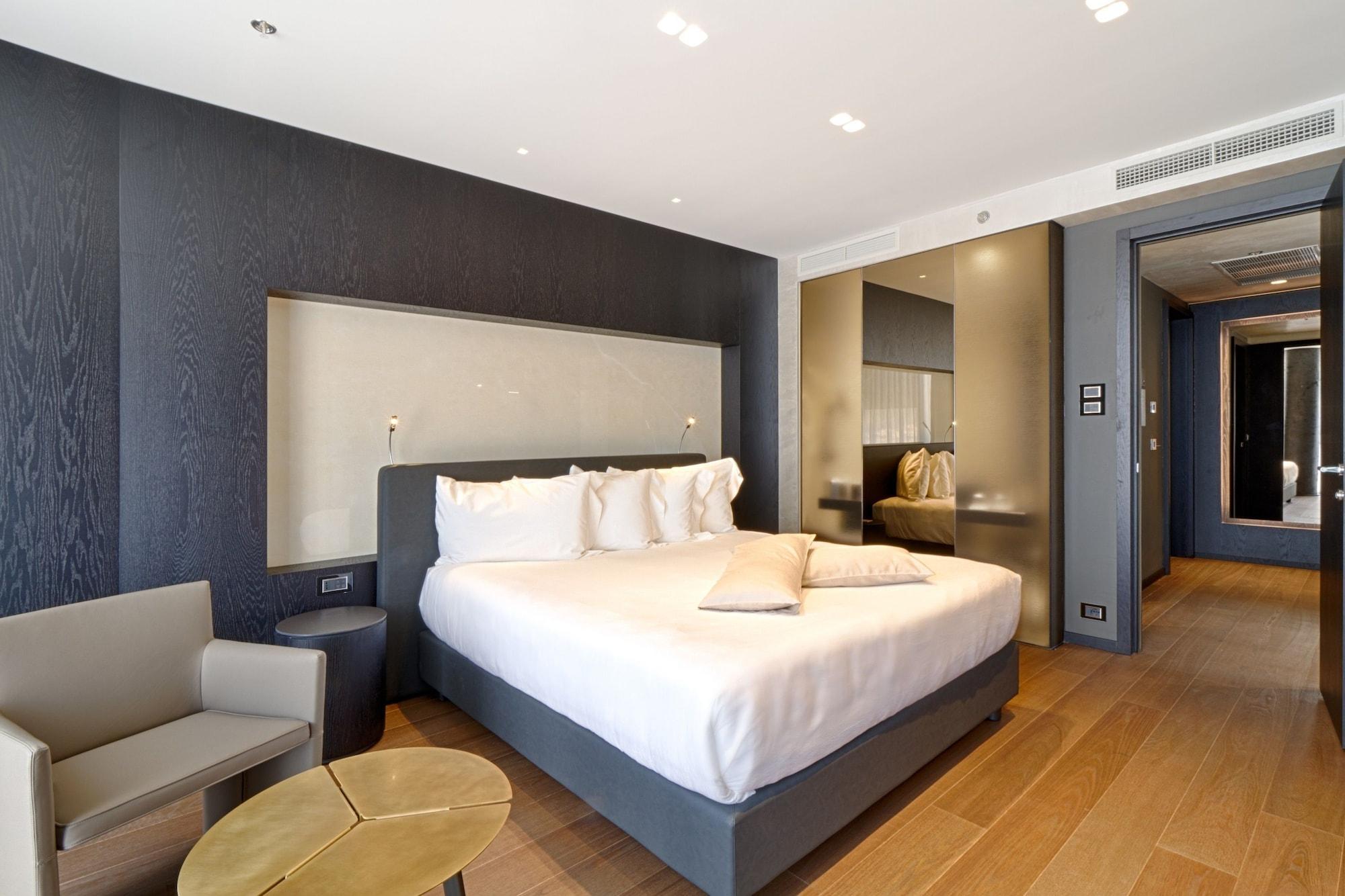 Maritim Plaza 5* Tirana